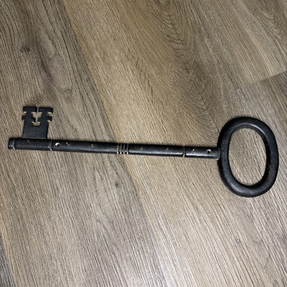 Vintage Cast Iron Skeleton Key Wall Mount Hook Key Holder Hanger 14" Long